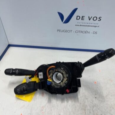 Peugeot 2008 1.2 12V e-THP PureTech 110 Steering column stalk 2017 98081769ZD