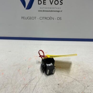 Peugeot 308 1.2 12V PureTech 130 Parking brake switch HNS 2021 98105935VV