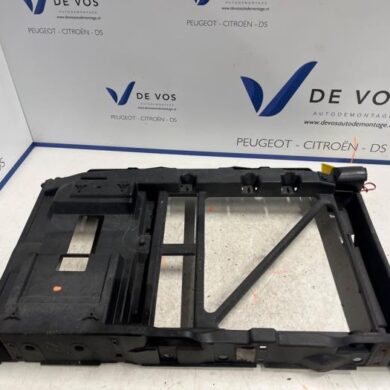 Peugeot 1007 1.4 Front panel 2005 7104FP