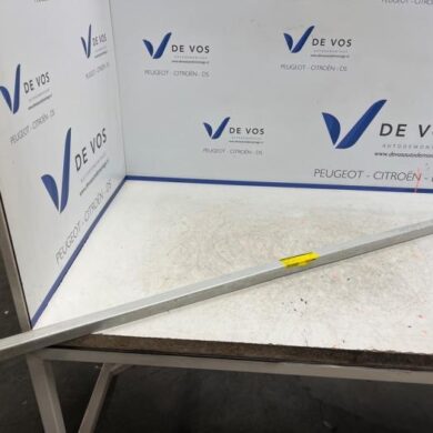 Peugeot 308 1.2 PureTech Hybrid 136 Zijskirt links 2022 983601941T