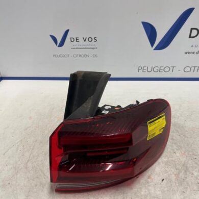 Citroen C5 Aircross 1.2 PureTech Hybrid 136 Rücklicht rechts 2022 9845247280