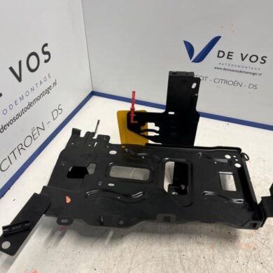 Peugeot 408 1.2 Hybrid 136 Battery box 2022 9844868680