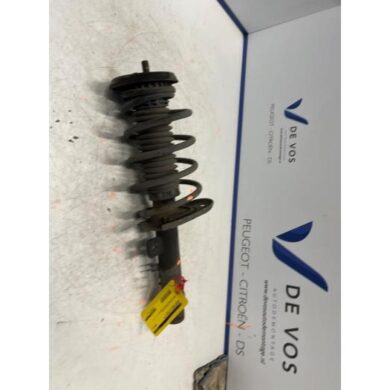 Peugeot 2008 1.2 12V e-THP PureTech 110 Front shock absorber rod, right 2017 9820327780