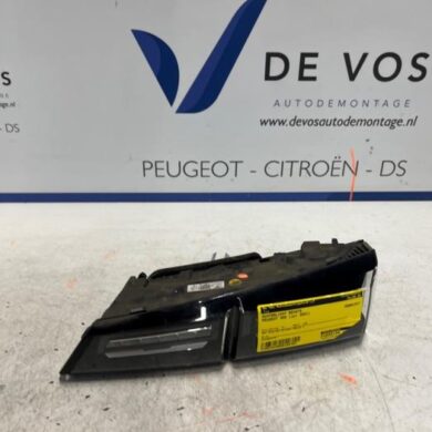 Peugeot 308 1.5 Blue HDi 130 16V Taillight, right 2021 9835300580