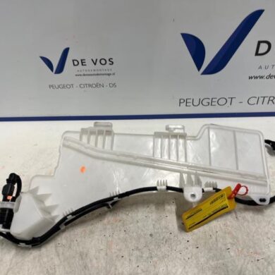 Citroen C5 Aircross 1.2 PureTech Hybrid 136 Front windscreen washer reservoir 2022 9826400780