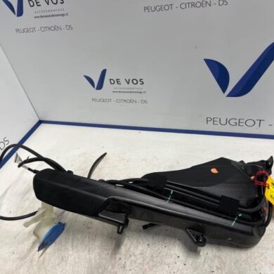 Peugeot 408 1.2 Hybrid 136 Front windscreen washer reservoir 2022 9843214980