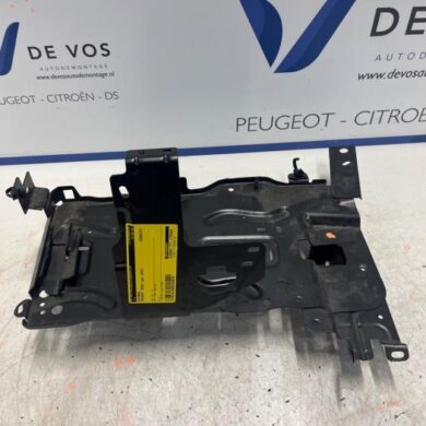 Peugeot 3008 1.2 12V PureTech Hybrid 48V Battery box 2022 9844868680