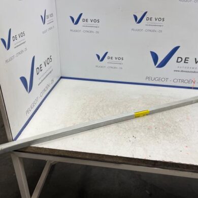 Peugeot 308 1.2 PureTech Hybrid 136 Zijskirt rechts 2022 983601931T