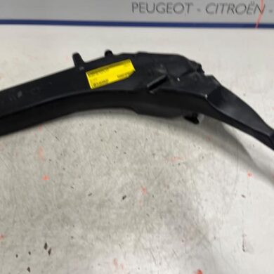 Peugeot 308 1.2 12V e-THP PureTech 130 Front windscreen washer reservoir 2017 9806526980-9819955680