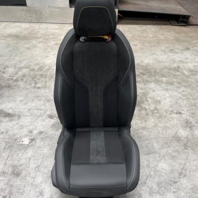 Peugeot 308 1.2 PureTech Hybrid 136 Seat, right 2022 9813461080-9832588480