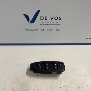 Peugeot 2008 1.2 12V e-THP PureTech 110 Multi-functional window switch 2019 98242539ZD