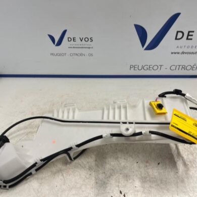Peugeot 3008 1.2 12V PureTech Hybrid 48V Front windscreen washer reservoir 2022 9841404380