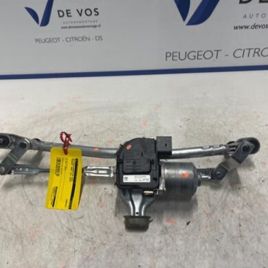 Peugeot 3008 1.2 12V PureTech Hybrid 48V Front wiper motor 2022 9824762480