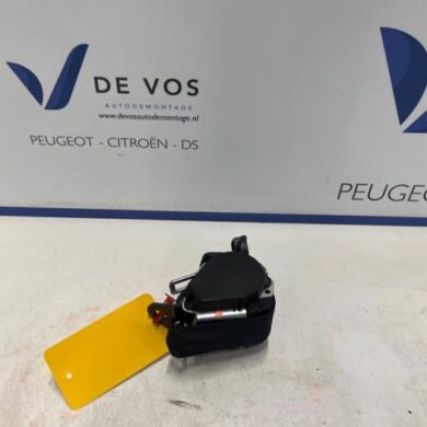 Peugeot 2008 1.2 12V e-THP PureTech 110 Rear seatbelt, left 2019 96781657XY