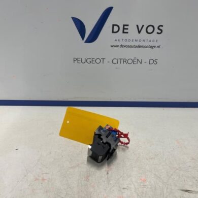 Peugeot 208 1.2 Vti 12V PureTech 100 Handrem schakelaar HNE 2024 98105935VV