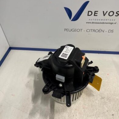 Peugeot 5008 1.2 12V Hybrid Heating and ventilation fan motor 2022 9849717380