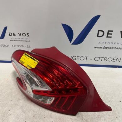 Peugeot 208 1.2 Vti 12V PureTech 82 Achterlicht links 2012 9672628280