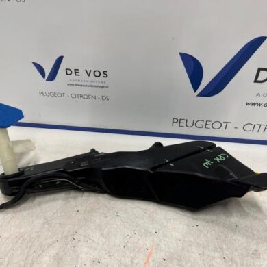 Peugeot 408  Front windscreen washer reservoir 2022 9843214980