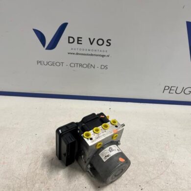 Peugeot 5008 1.2 12V Hybrid ABS pump HN09 2022 1647896080