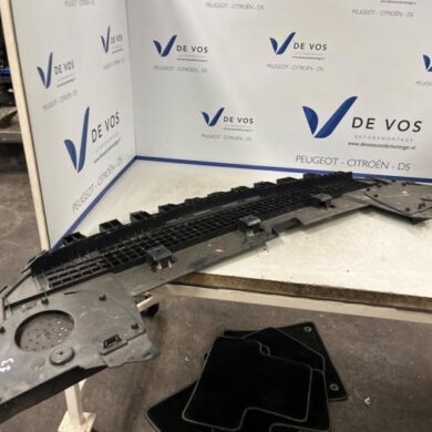 Peugeot 308 1.5 Blue HDi 130 16V Bash plate 2021 9835411980