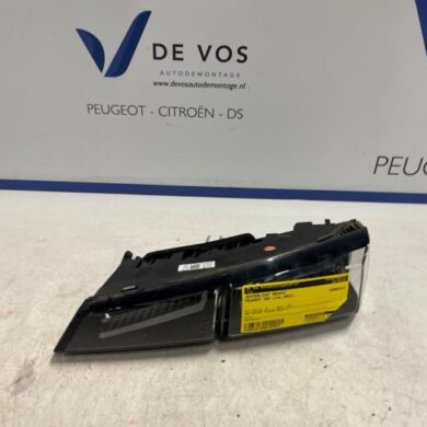 Peugeot 308 1.5 Blue HDi 130 16V Taillight, right 2021 9835300380