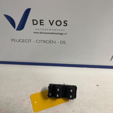 Citroen C3 1.2 12V e-THP PureTech 110 Multi-functional window switch 2019 98148907ZD