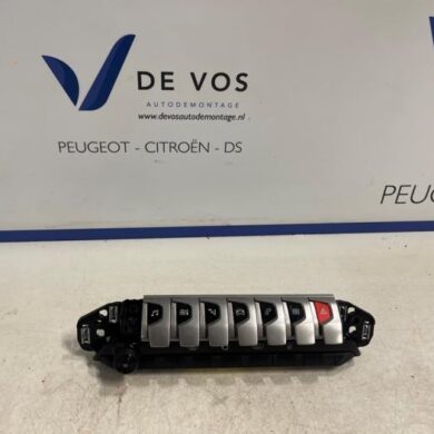 Peugeot 5008 1.2 12V Hybrid Switch 2022 98249153DX