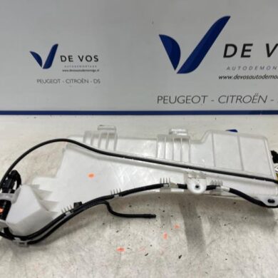 Citroen C5 Aircross  Front windscreen washer reservoir 2019 9826400780