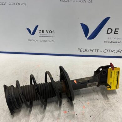 Peugeot 208 1.2 Vti 12V PureTech 100 Stoßdämpferstrebe rechts vorne 2021 9831168980
