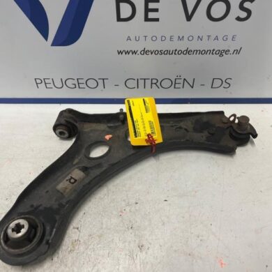 Peugeot 208 1.2 Vti 12V PureTech 100 Front wishbone, right 2021 9857897880