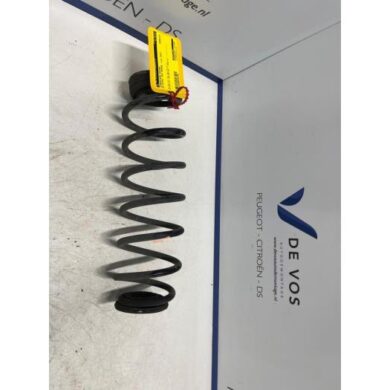 DS Automobiles DS3 Crossback 1.2 12V PureTech 100 Rear coil spring 2021 9830121180