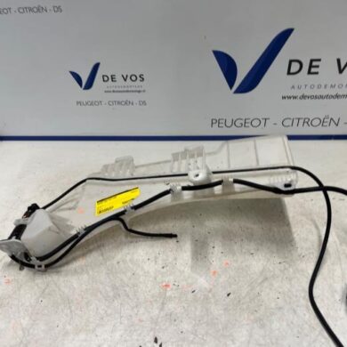 Peugeot 3008 1.6 16V Hybrid4 Ruitensproeiertank voor 2020 9826400780