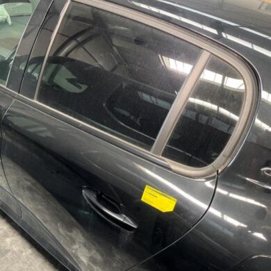 Peugeot 208 1.2 Vti 12V PureTech 100 Tür 4-türig links hinten 2021 9827577980