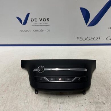 Peugeot 308 1.2 12V e-THP PureTech 110 Radio control panel 2016 96777660ZD