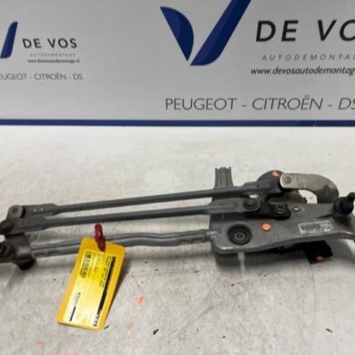 Peugeot 308 1.2 12V e-THP PureTech 110 Front wiper motor 2016 9810327980