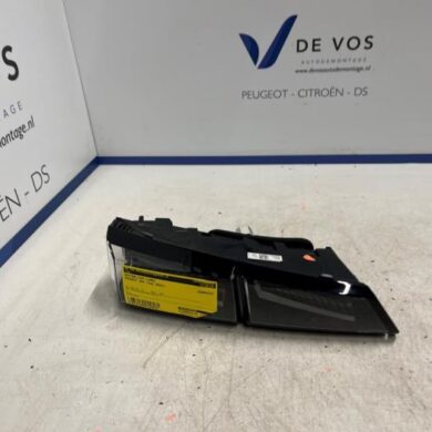 Peugeot 308 1.2 PureTech Hybrid 136 Achterlicht links 2023 9835300480