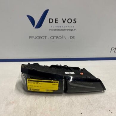 Peugeot 308 1.5 Blue HDi 130 16V Taillight, left 2021 9835300480