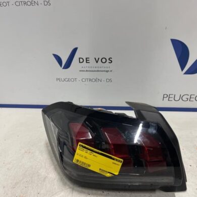 Peugeot 208 1.2 Vti 12V PureTech 100 Achterlicht links 2023 9823216780