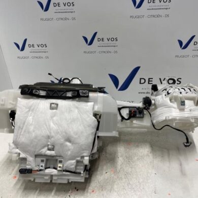 Peugeot 3008 1.2 12V PureTech Hybrid 48V Heater housing 2022 9822121180