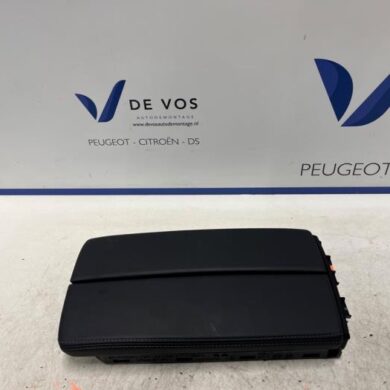 Peugeot 3008 1.2 12V PureTech Hybrid 48V Armrest 2022 98306433ZE
