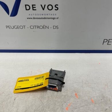 Peugeot 3008 1.6 16V HYbrid 225 Kamera Vorderseite 2024 1681925680-9851326280-1688991380-1692664080