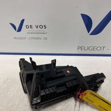 Peugeot 3008 1.6 16V HYbrid 225 Resonance housing 2024 9836359980