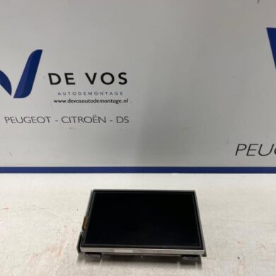 Peugeot 2008 1.2 12V e-THP PureTech 130 Interior display HNS-HN05 2019 9825029180-9831642480