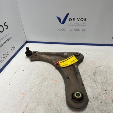 Peugeot 2008 1.2 12V e-THP PureTech 130 Front wishbone, left 2019 9803286580