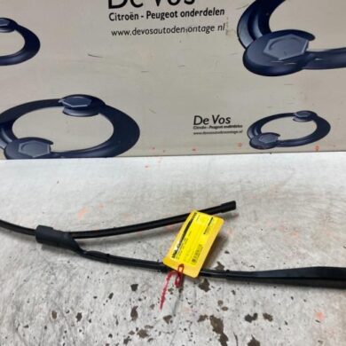 DS Automobiles DS7 Crossback  Front wiper arm 2019 1617039980
