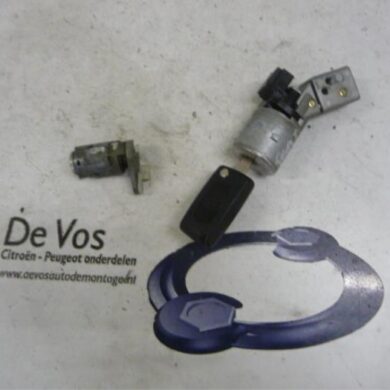 Peugeot 307 1.6 HDiF 16V Ignition lock + key 2005 4162KF-4162XT
