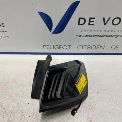 Peugeot 3008 1.2 12V PureTech Hybrid 48V Taillight, right 2022 9836231180
