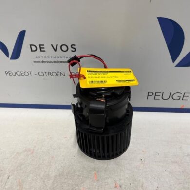Opel Astra 1.2 Turbo 12V 136 Hybrid Kachel Ventilatiemotor 2023 9837609380