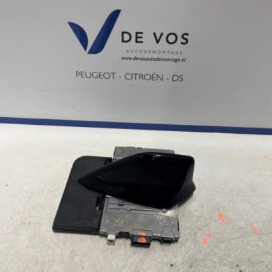 Peugeot 308 1.2 PureTech Hybrid 136 Antenna 2024 9857734280