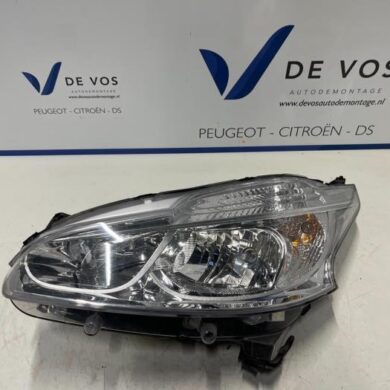 Peugeot 208 1.4 HDi Koplamp links 2013 9802221880